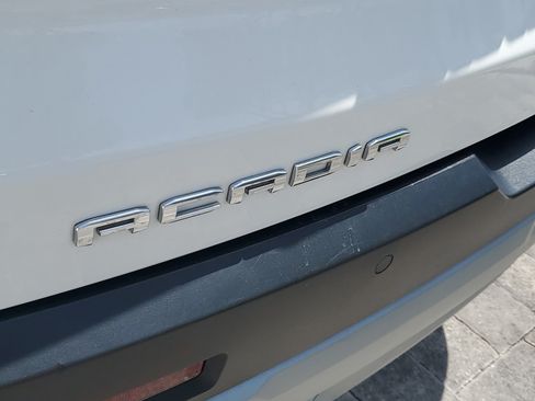 Used 2023 GMC Acadia SLE w/ Driver Convenience Package AWD/4WD image 9