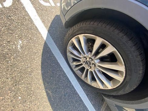Used 2016 Lincoln MKX Reserve w/ Climate Package FWD image 17