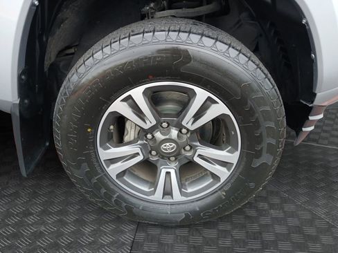 Used 2019 Toyota Tacoma TRD Sport w/ Technology Package RWD image 23