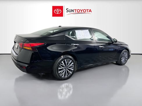 Used 2023 Nissan Altima 2.5 SV FWD image 4