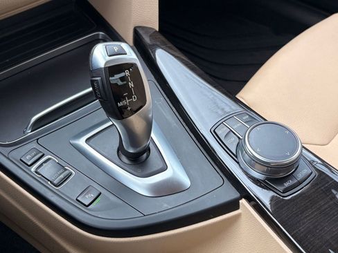 Used 2017 BMW 320i Sedan image 17