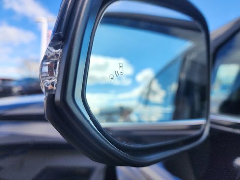 Used 2020 Toyota Highlander XLE image 25