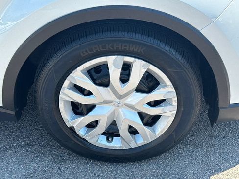 Used 2019 Toyota C-HR LE FWD image 40