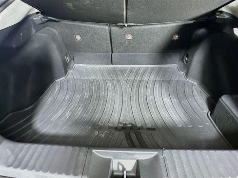 Used 2025 Toyota Prius LE FWD image 27