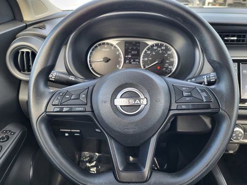 Used 2023 Nissan Kicks S image 9