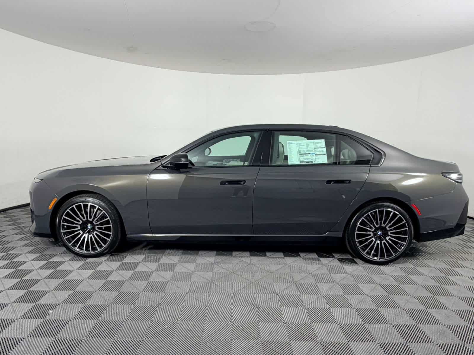 New 2027 BMW 740i w/ Executive Package RWD image 6