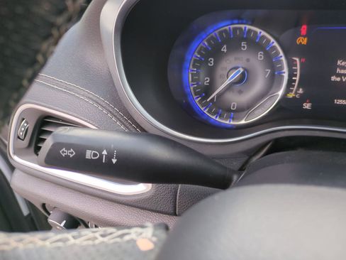 Used 2019 Chrysler Pacifica Limited w/ S Appearance Package image 37