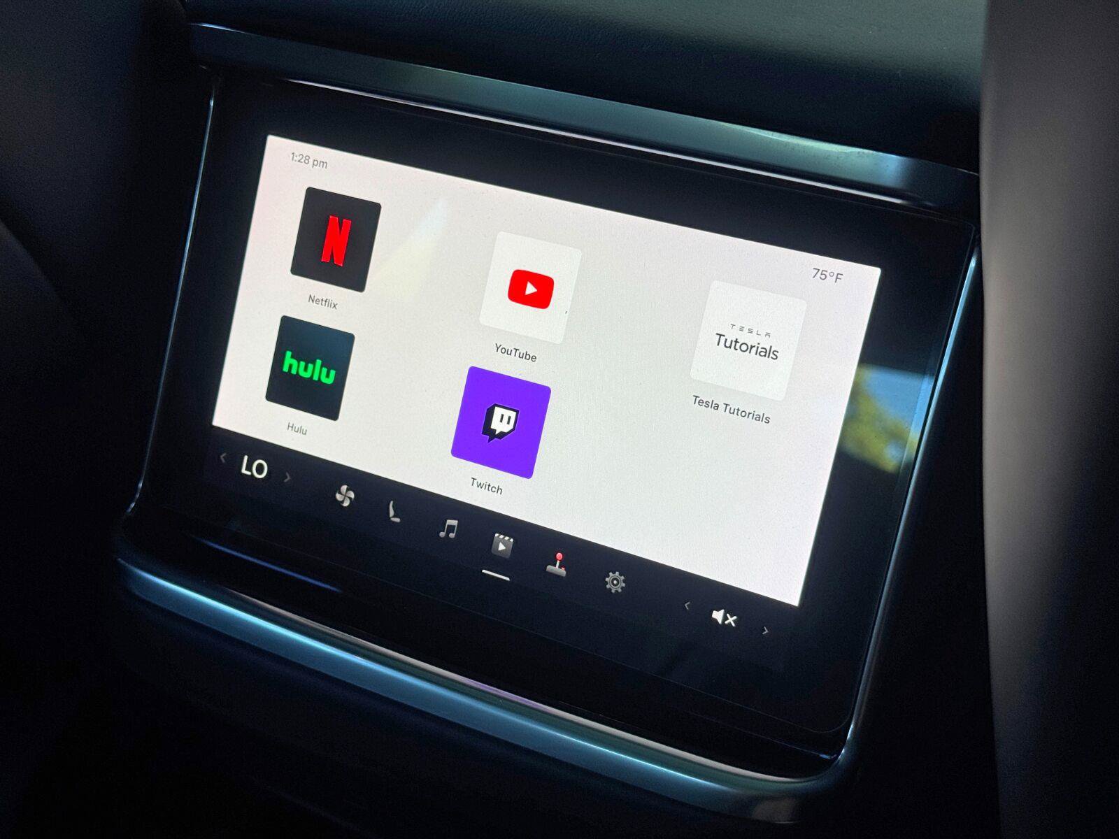 Used 2022 Tesla Model S AWD/4WD image 38