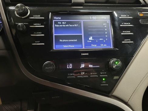Used 2020 Toyota Camry SE FWD image 16