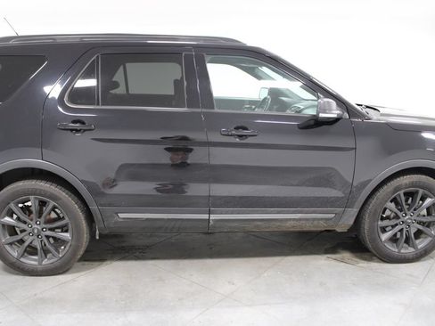 Used 2019 Ford Explorer XLT w/ Equipment Group 202A FWD image 11