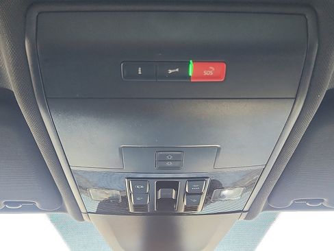 Used 2020 Volkswagen Atlas Cross Sport SEL image 20