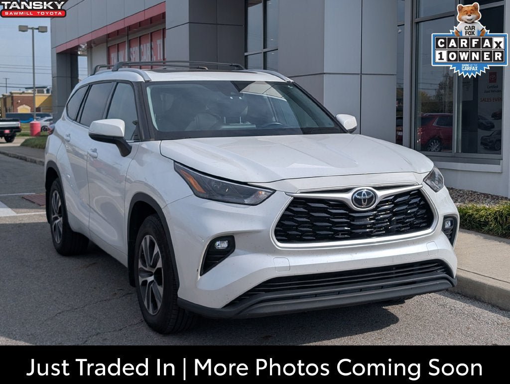 Used 2022 Toyota Highlander XLE AWD/4WD image 1