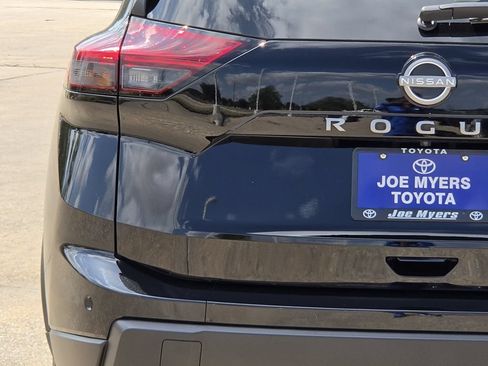 Used 2025 Nissan Rogue S AWD/4WD image 10