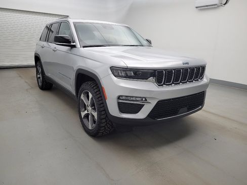 Used 2022 Jeep Grand Cherokee Limited 4xe image 13