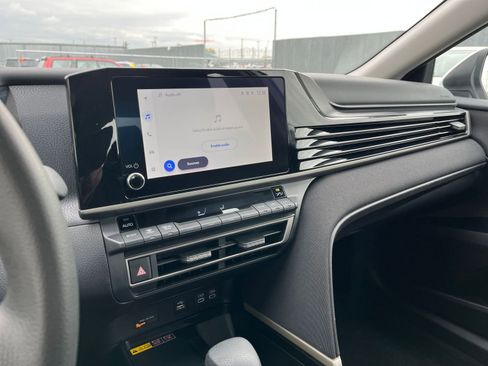 Used 2025 Toyota Camry LE image 21