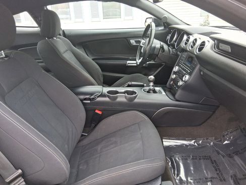 Used 2018 Ford Mustang Coupe RWD image 18