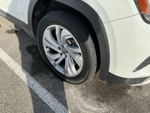 Used 2020 Volkswagen Atlas Cross Sport SEL image 16