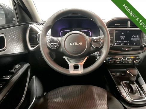 Used 2025 Kia Soul LX w/ LX Technology Package FWD image 6