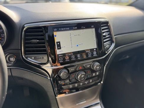 Used 2021 Jeep Grand Cherokee Limited image 15