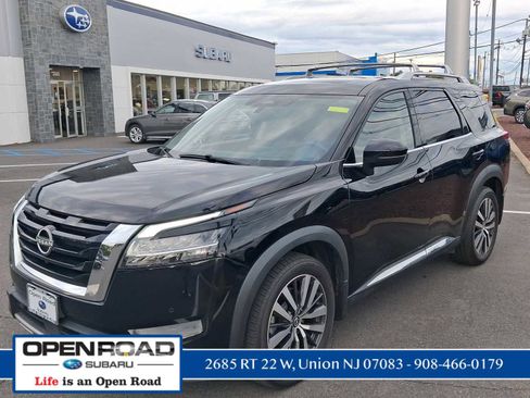 Used 2022 Nissan Pathfinder Platinum w/ Cargo Package AWD/4WD image 3