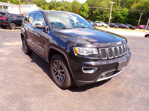 Used 2018 Jeep Grand Cherokee Limited AWD/4WD image 3