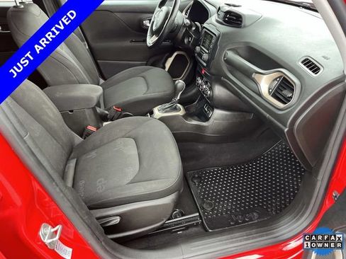 Certified 2017 Jeep Renegade Latitude FWD image 23