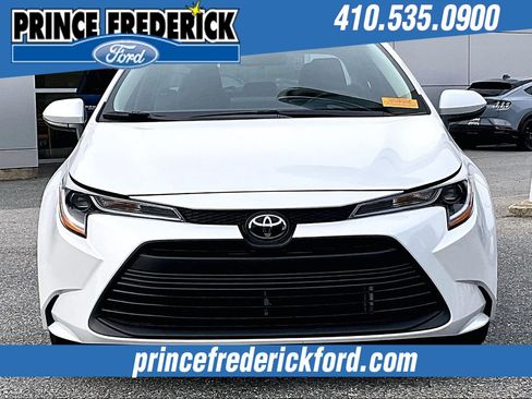 Used 2025 Toyota Corolla LE image 2