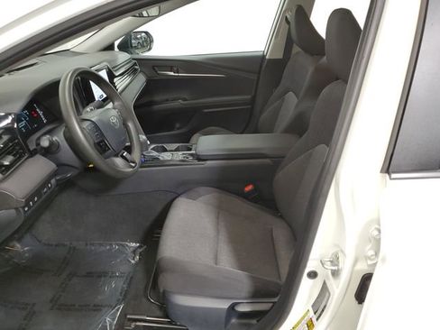 Used 2025 Toyota Camry LE image 8