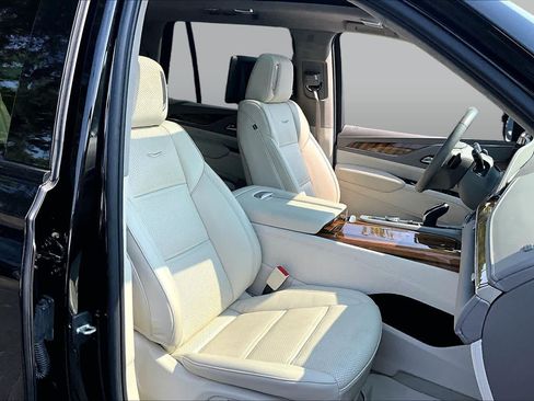 Used 2024 Cadillac Escalade Sport Platinum w/ LPO, ONYX Package AWD/4WD image 9