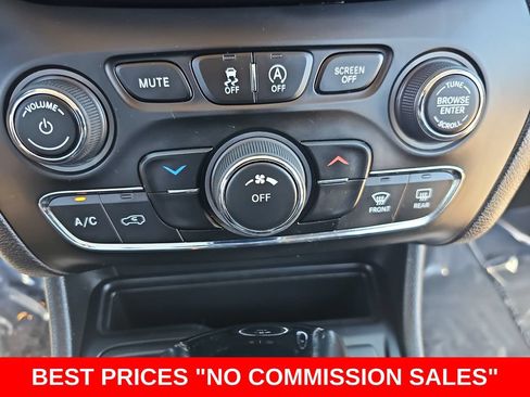 Used 2021 Jeep Cherokee Latitude Plus FWD image 20