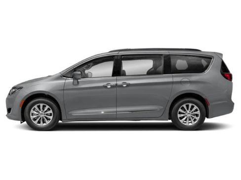 Used 2018 Chrysler Pacifica Touring-L FWD image 4
