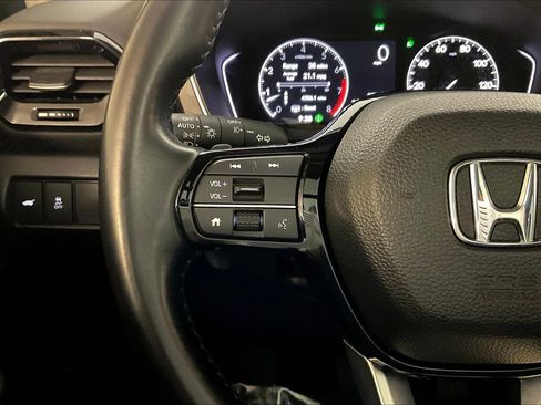 Used 2025 Honda Pilot Touring image 11