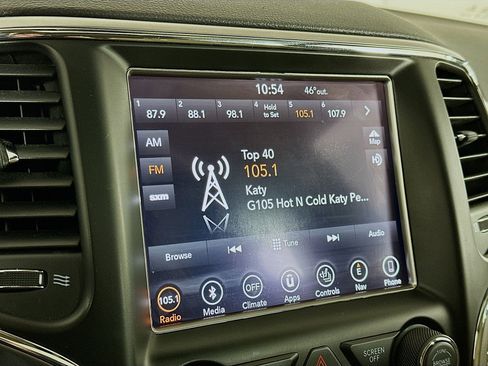 Used 2018 Jeep Grand Cherokee Limited image 21