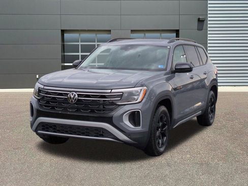 New 2026 Volkswagen Atlas Peak Edition AWD/4WD image 3