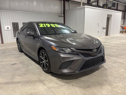 Used 2018 Toyota Camry L image 2