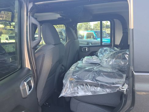 New 2026 Jeep Gladiator Sport image 7