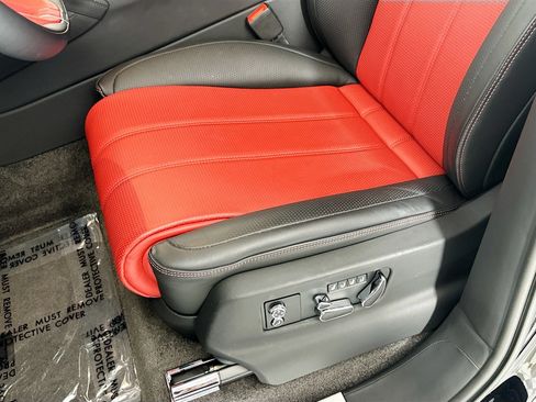 Certified 2024 Bentley Bentayga Extended Wheelbase AWD/4WD image 19