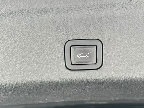 Used 2024 Chevrolet Suburban LT image 17