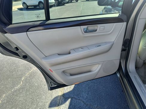 Used 2010 Cadillac DTS Luxury image 28