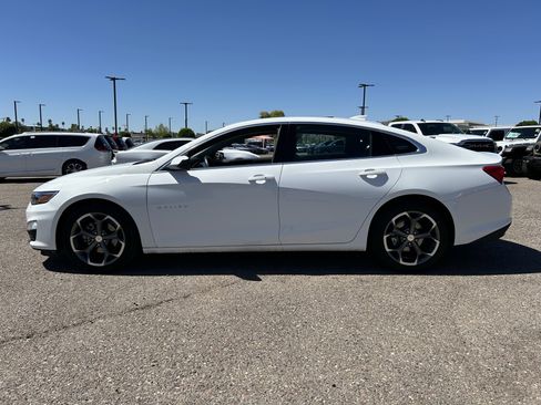 Used 2024 Chevrolet Malibu LT FWD image 3
