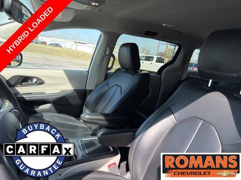 Used 2024 Chrysler Pacifica Limited FWD image 12
