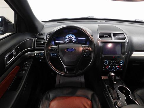 Used 2019 Ford Explorer XLT w/ XLT Desert Copper Package image 39