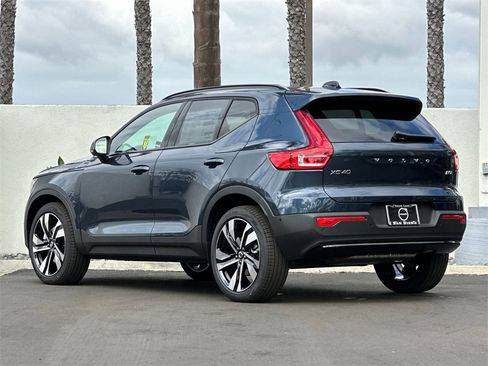 New 2026 Volvo XC40 B5 Ultra image 3