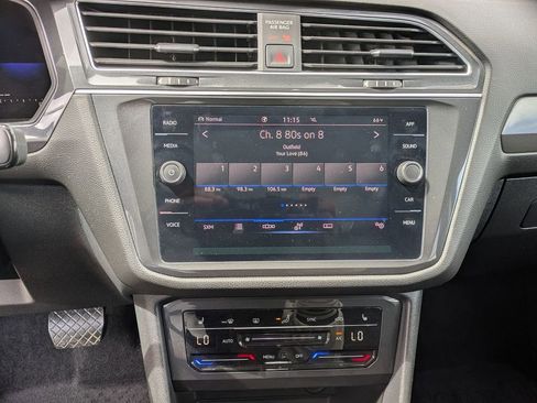 Used 2022 Volkswagen Tiguan SE AWD/4WD image 16