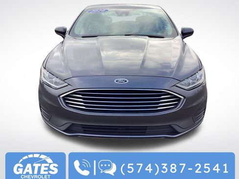 Used 2020 Ford Fusion SE image 2