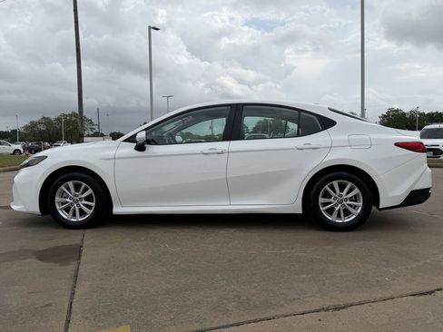 Used 2025 Toyota Camry LE FWD image 6