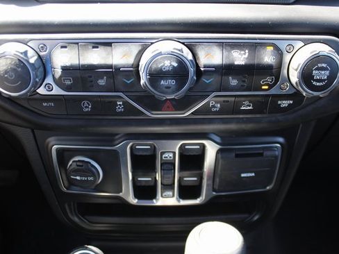 Used 2022 Jeep Wrangler Unlimited Sahara image 20