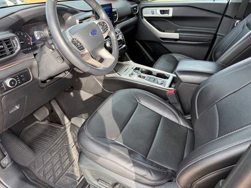 Used 2023 Ford Explorer Limited w/ Equipment Group 301A AWD/4WD image 8