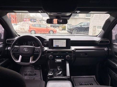 Used 2025 Toyota 4Runner SR5 AWD/4WD image 17