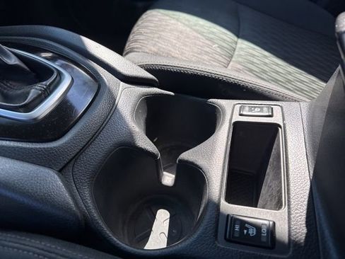 Used 2018 Nissan Rogue SV image 19